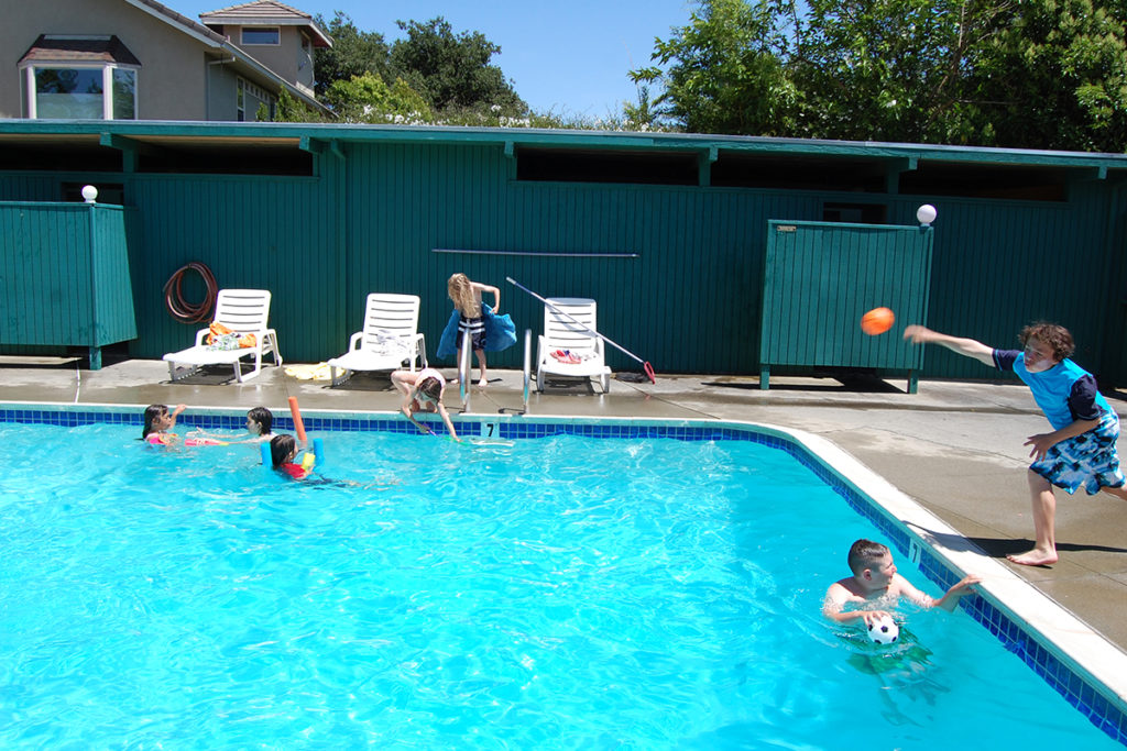 kids in swimming pool during bay area heat wave