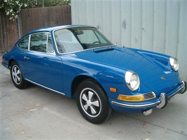 blue porsche